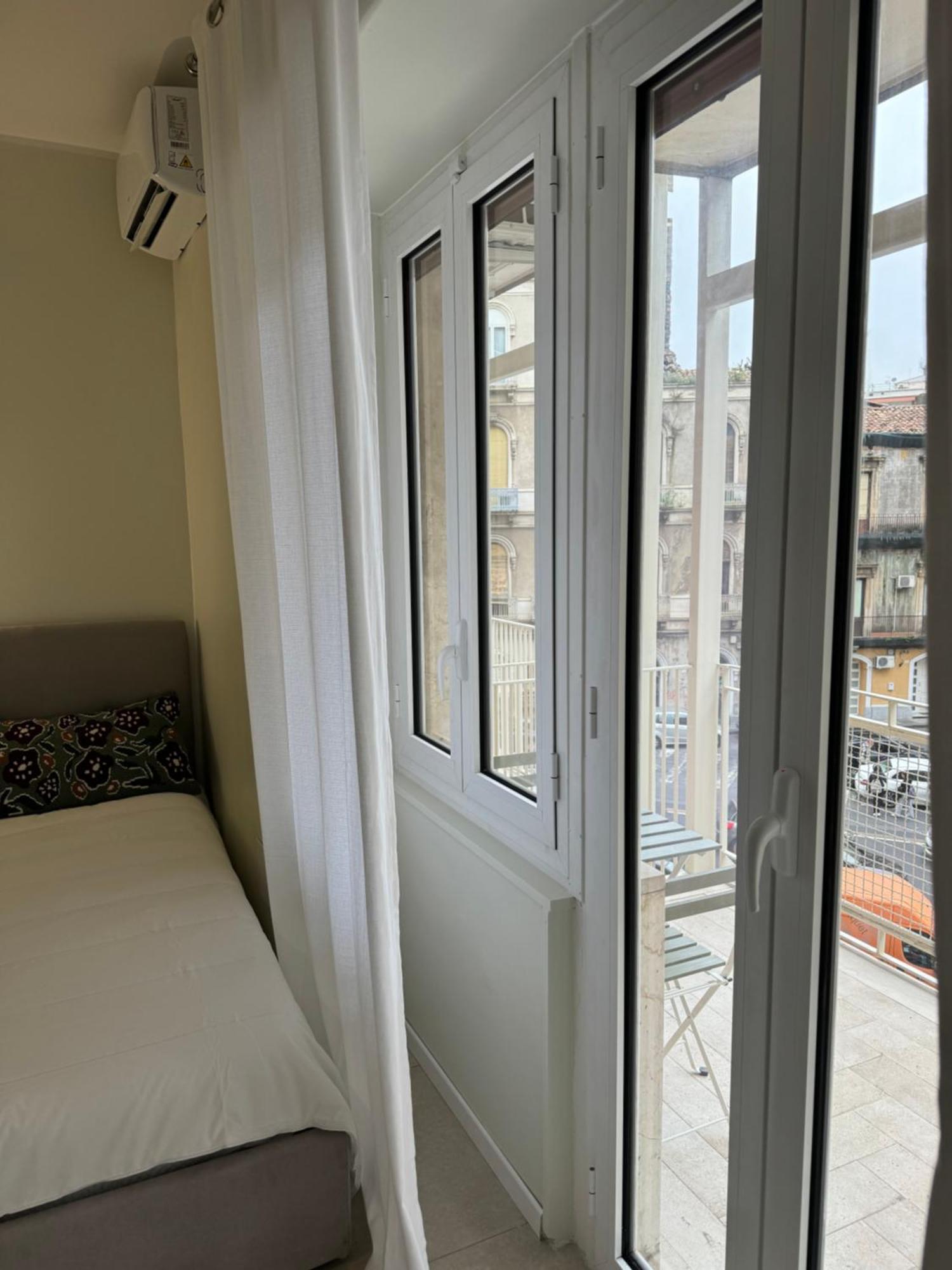 Dimora Dei Vespri 1 Hotel Катания Екстериор снимка